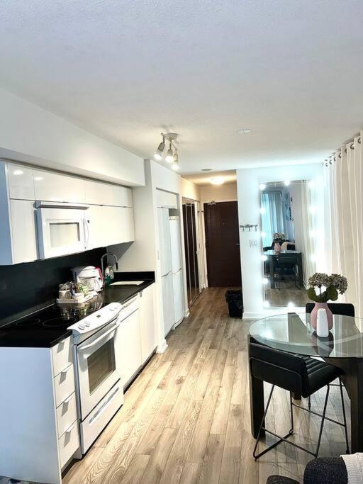 Luxurious Condo In The Center Of Downtown Toronto Exterior foto